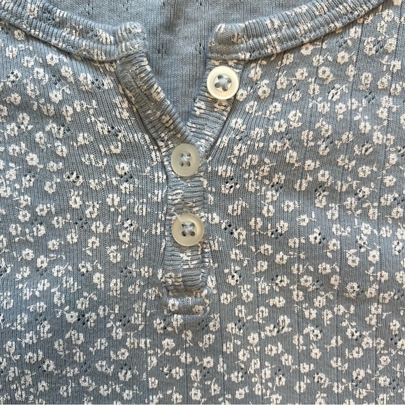 Women’s Brandi Melville Blue Floral  Zelly Crop Top three front buttons One Size - Picture 9 of 10